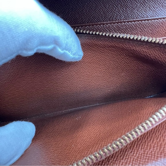 Louis Vuitton Vintage Sarah Wallet - GUC - With COA - Picture 13 of 16